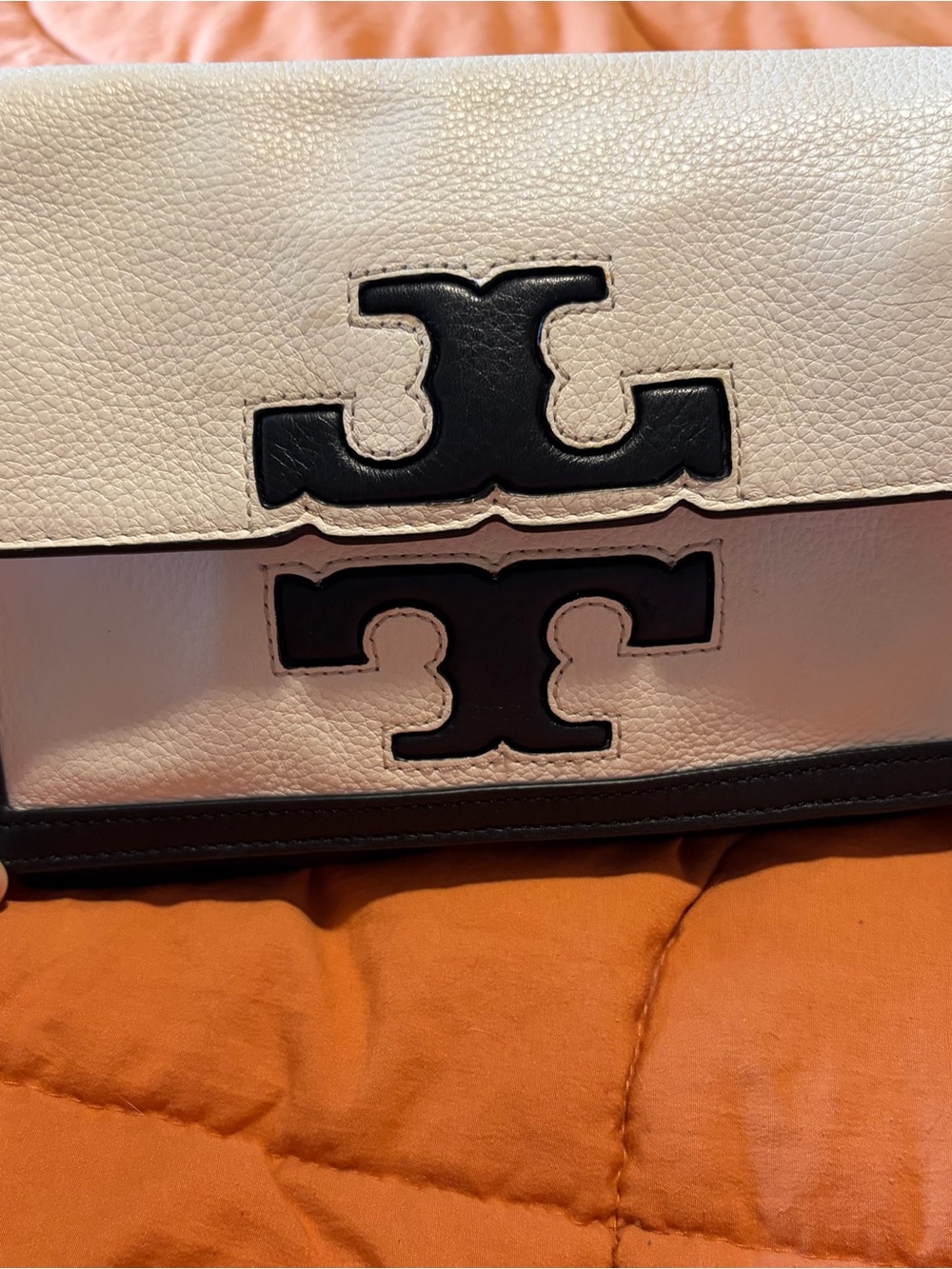 TORY BURCH White Leather Shoulder Bag with Black Logo Accents